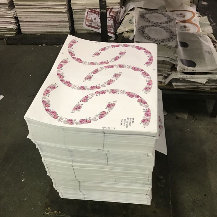 in-nhan-my-pham-bang-decal-giay