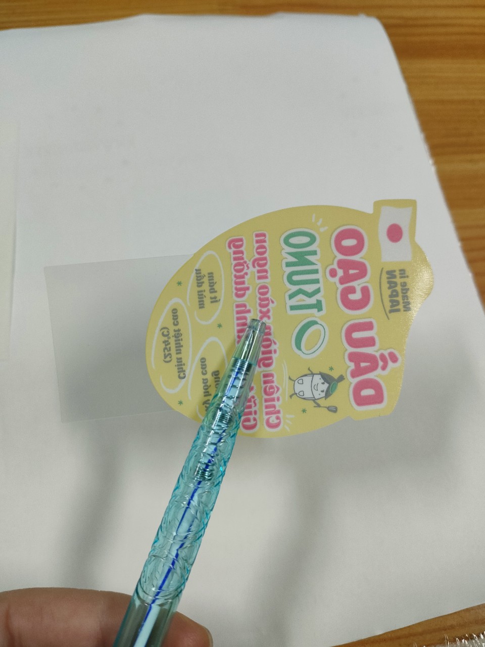 nhan-khu-keo-decal-nhua-trong